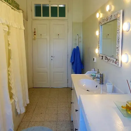 Δωμάτια σε οικογενειακή κατοικία Romantic With Stunning Sea View *