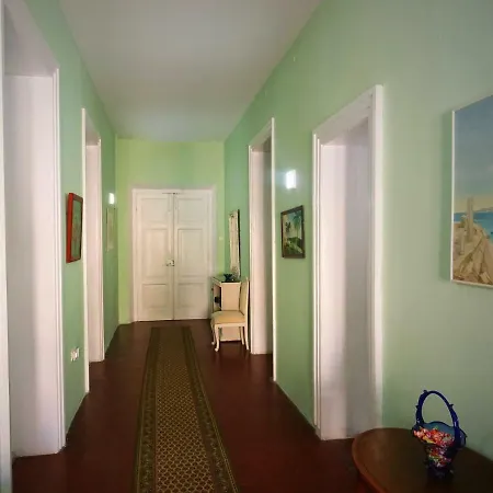 Romantic With Stunning Sea View Проживание в семье