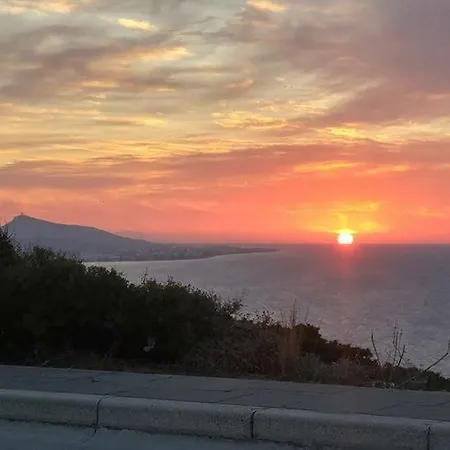 Romantic With Stunning Sea View Проживание в семье *